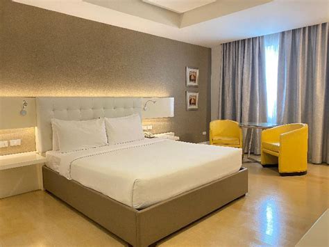 diversion 21 iloilo room rates.